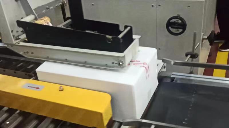 公司最新設計的蜂窩板箱自動線成功通過測試！