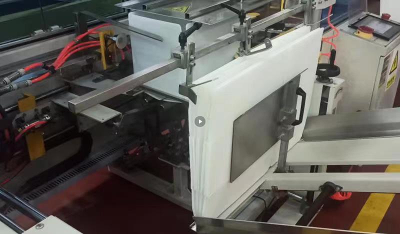 公司最新設計的蜂窩板箱自動線成功通過測試！